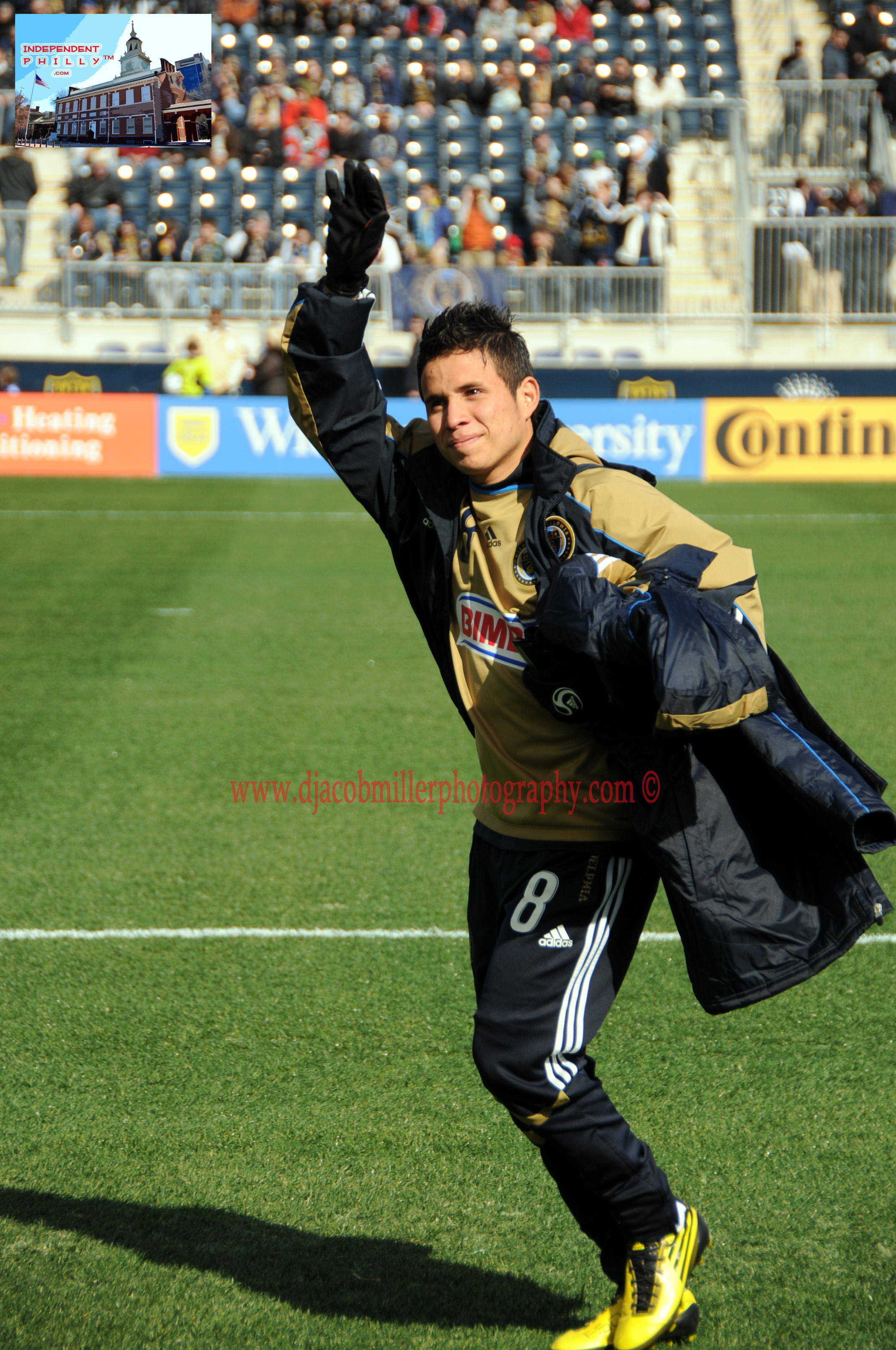 Roger Torres Waving to Fans